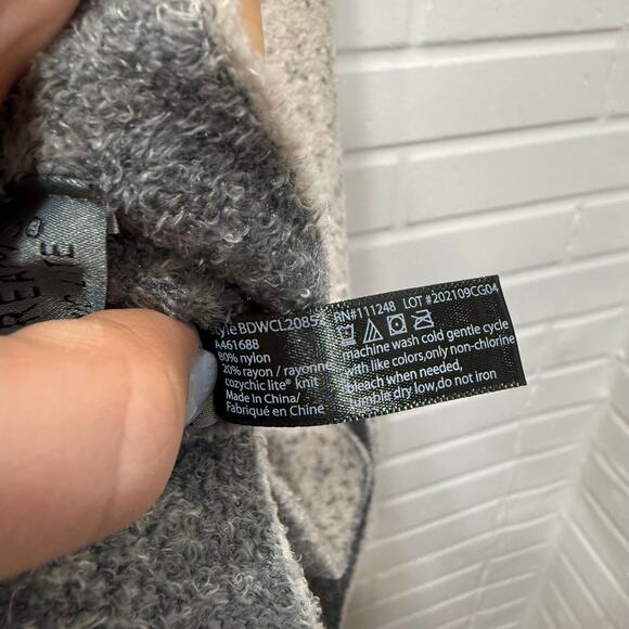 Barefoot Dreams NWT Cozy Chic Lite Confetti Scarf Smokey Green Gray Reversible - Picture 14 of 15